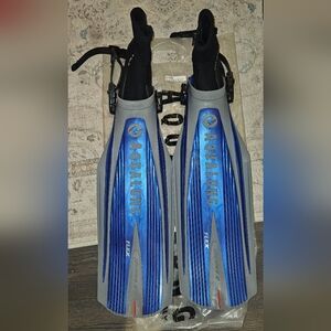Aqua Lung Flex Blades 2 Fins (S) + Mares Booties (Women’s Size 5)